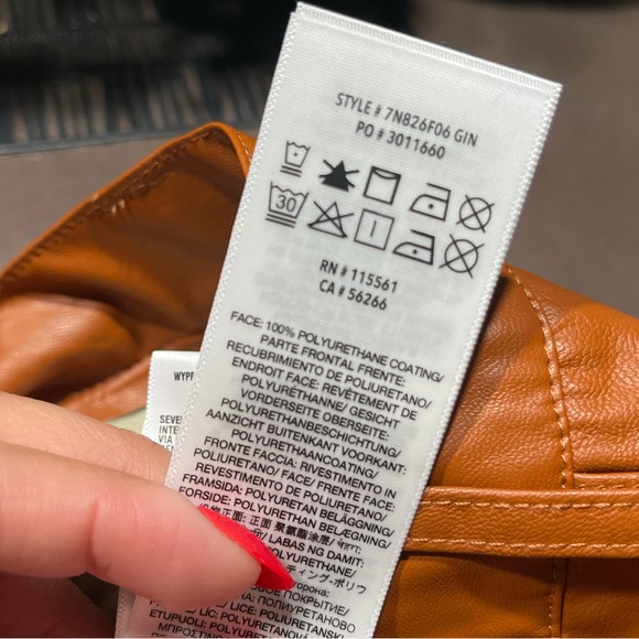 7 for all Mankind | NWT! FAUX LEATHER KATE MODERN STRAIGHT SIZE: 25 - Picture 7 of 7